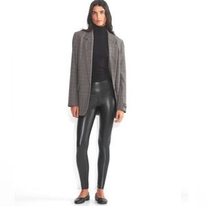 Aritzia Wilfred Black Vegan Leather Leggings Daria Pant size Small